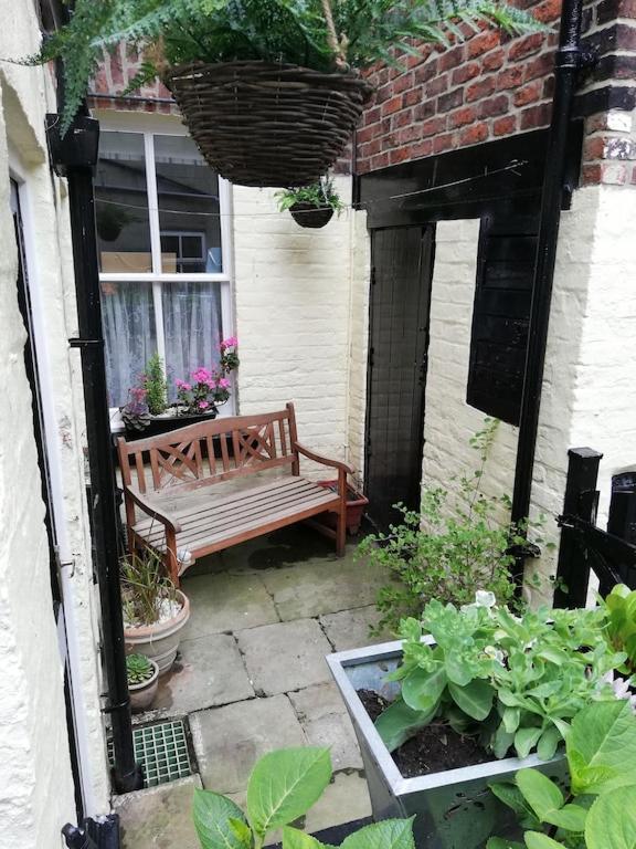 شقة A Summer Place - Spacious Maisonette, Central Whitby, Sleeps 4, Close To Amenities المظهر الخارجي الصورة